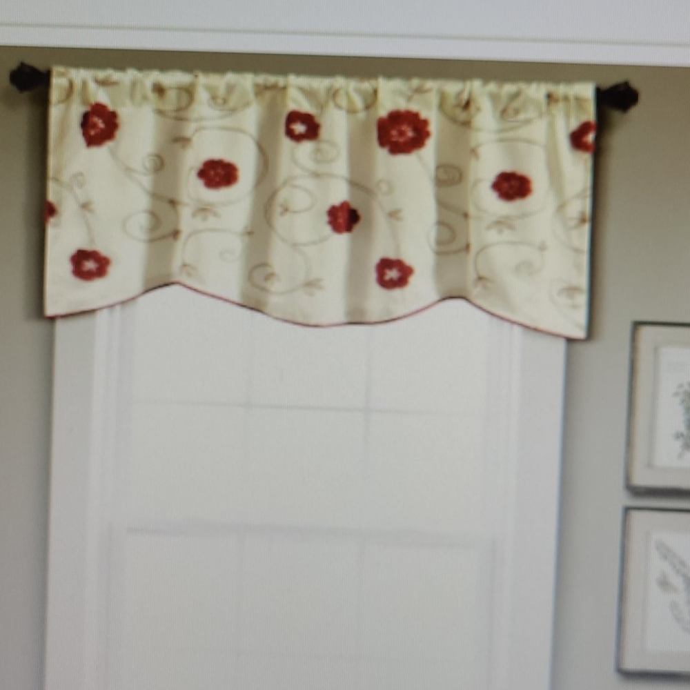Lush Decor Royal Embrace Valance Floral